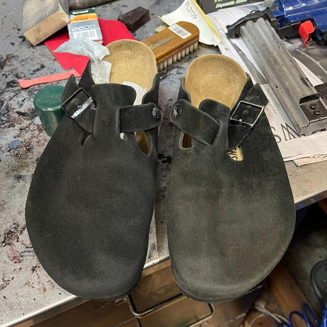 not a great pic tbh but i can make your shoes dark again?