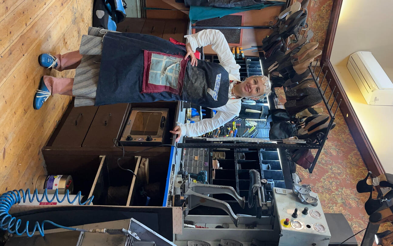 i know how to fix your shoes but i don't know how to rotate this image